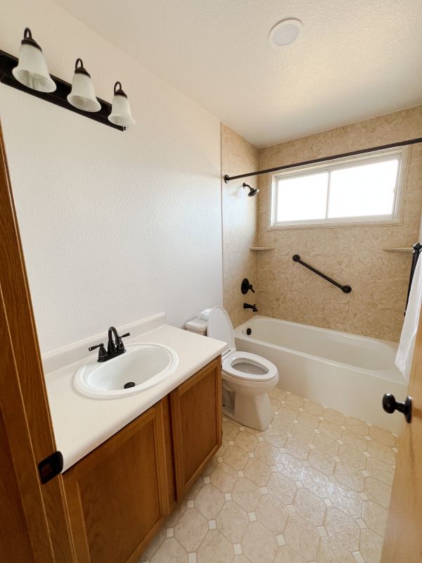 Top Bathroom Remodeling Companies in Oxford, MI